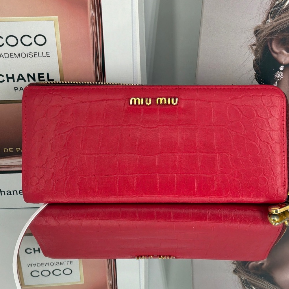 MIU MIU St.Cocco Lux Azalea Red Croc Leather Zip Around Wallet